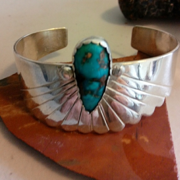 SOLD!!!! VINTAGE TURQUOISE CUFF - Picture 2 of 3